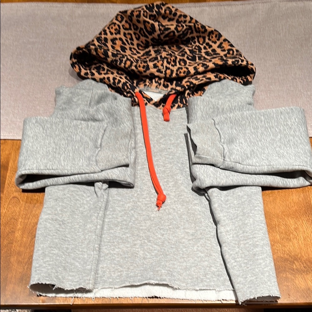 Celestial Bodiez Cropped Hoodie. Excellent condition. Size medium.